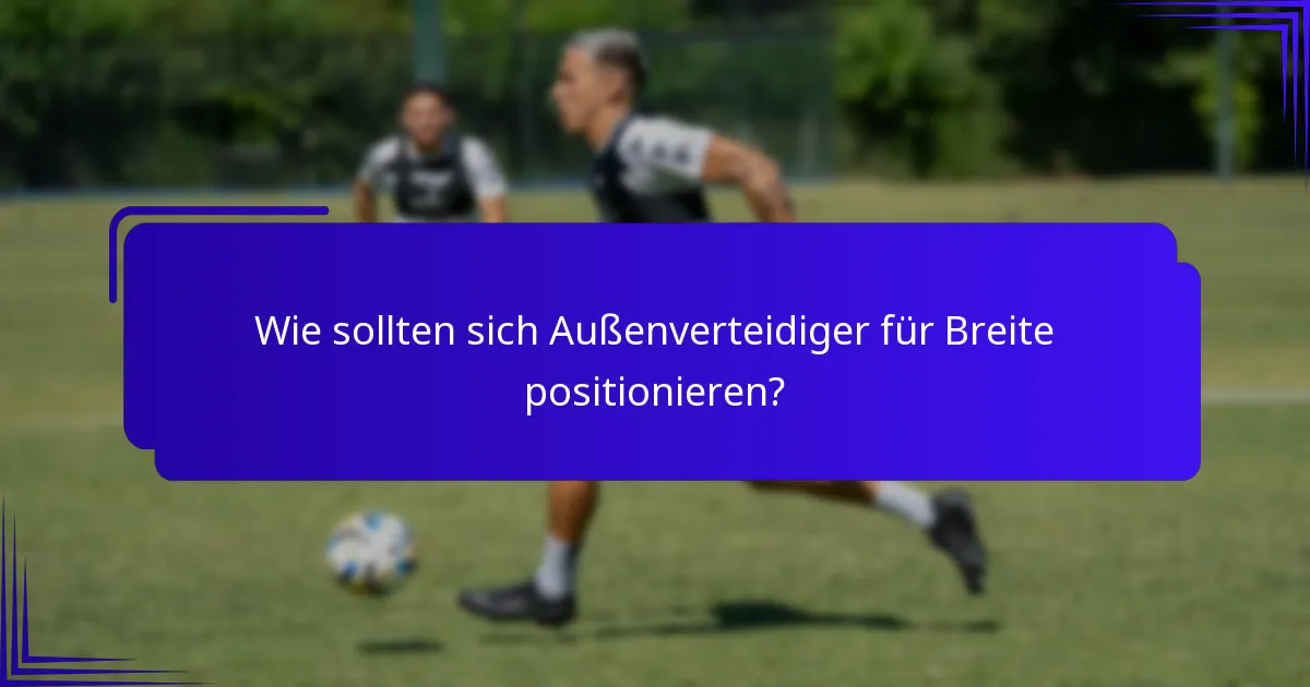 Wie sollten sich Außenverteidiger für Breite positionieren?